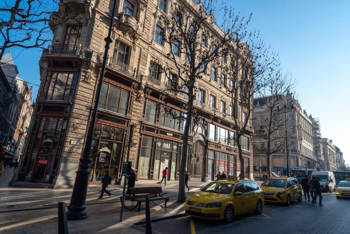 Convenient Apartment In The Heart Of Downtown Budapest Exterior photo
