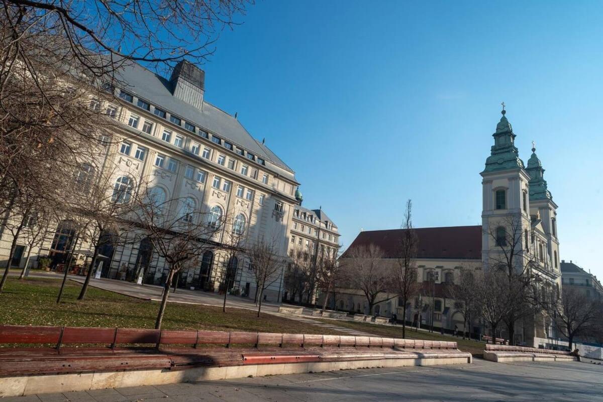 Convenient Apartment In The Heart Of Downtown Budapest Exterior photo